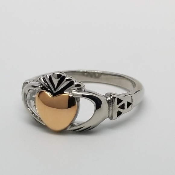 SALE☆Rose Gold Irish Claddagh Wedding Ring - Picture 4 of 4